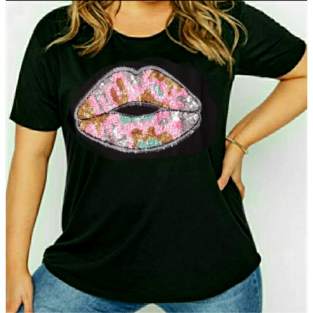 **SOLD** NWOT Black Shirt Camo Sequien Lips 3X